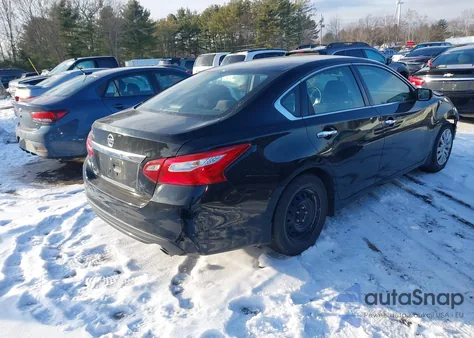 2018 Nissan Altima 2.5 S z USA, uszkodzony, nr VIN 1N4AL3AP3JC266644